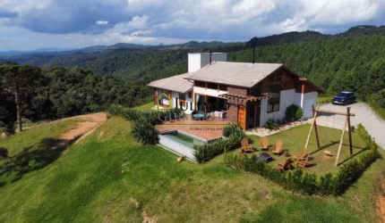 BELÍSSIMA CASA COM VISTA PANORÂMICA EM CONDOMÍNIO FECHADO - RANCHO QUEIMADO/SC.