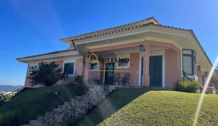 OPORTUNIDADE IMPERDÍVEL - CASA DE ALTO PADRÃO, com 353m² e 7 dormitórios sendo 5 suítes -  EM CONDOMÍNIO FECHADO À VENDA EM RANCHO QUEIMADO/SC.
