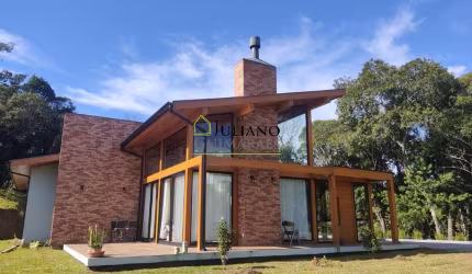 LINDA CASA COM À VENDA, em condomínio fechado em Rancho Queimado/SC