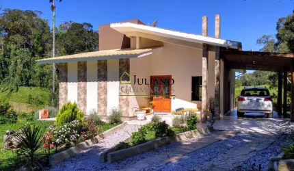 LINDA CASA COM 200m2 À VENDA, em condomínio fechado em Rancho Queimado/SC