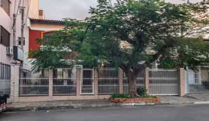 Casa com 4 quartos à venda na Rua Guarani, 457, Vila Imbui, Cachoeirinha, 285 m2 por R$ 970.000