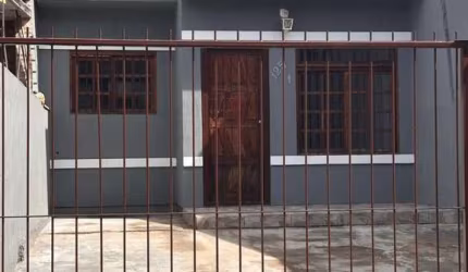 Casa com 2 quartos para alugar na Corticeira, 125, Jardim do Bosque, Cachoeirinha, 96 m2 por R$ 1.800