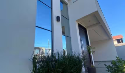 Casa com alto padrão à venda no  bairro Meia Praia de Navegantes SC.