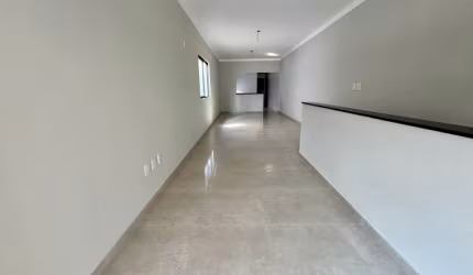 Casa sobreposta de 3 dormitórios 153m² no Campo Grande 895mil