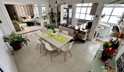 Apartamento de 3 dormitórios  147m² na quadra da praia