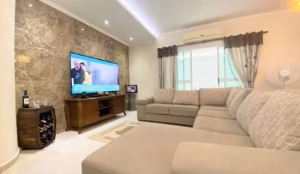 Casa de 3 dormitórios 236m² no Campo Grande com piscina e churrasqueira