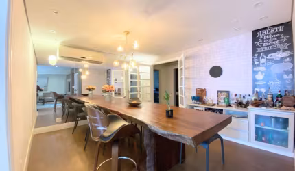 Apartamento de 3 dormitórios 200m² na quadra da praia no Gonzaga