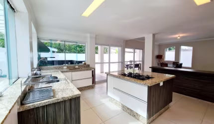 Casa com 5 dormitórios (3 suítes) à venda, 348 m² por R$ 3.900.000