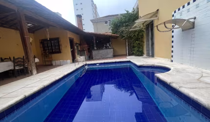 Sobrado de 4 dormitórios 252m² com piscina e churrasqueira no Campo Grande
