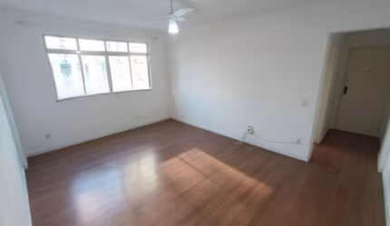 Apartamento de 2 dormitórios 126m² no Embaré  na quadra da Praia