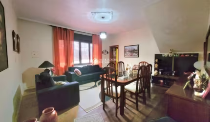 Casa com 4 quartos à venda na Rua Doutor Alberto Albertini, 329, São Sebastião, Porto Alegre, 268 m2 por R$ 933.000