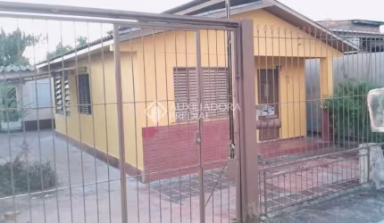 Casa com 3 quartos à venda na Rua Maracanã, 73, Passo das Pedras, Porto Alegre, 117 m2 por R$ 280.000