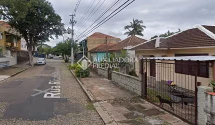 Casa com 2 quartos à venda na Rua Ricalde Marques, 162, Jardim São Pedro, Porto Alegre, 64 m2 por R$ 304.000