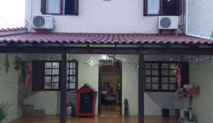 Casa com 5 quartos à venda na Avenida Martim Félix Berta, 3327, Mário Quintana, Porto Alegre, 220 m2 por R$ 850.000
