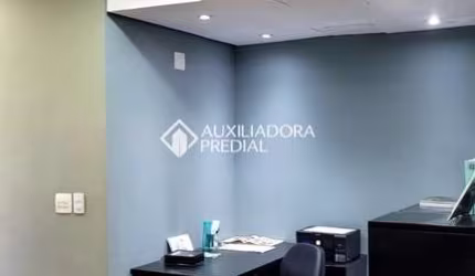 Sala comercial à venda na Avenida Coronel Lucas de Oliveira, 1841, Petrópolis, Porto Alegre, 47 m2 por R$ 320.000