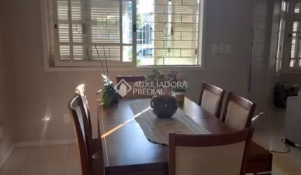 Casa com 4 quartos à venda na Avenida Salvador Leão, 578, Sarandi, Porto Alegre, 201 m2 por R$ 990.000