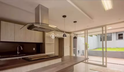 Casa com 4 quartos à venda na Rua Engenheiro Walter Boehl, 448, Vila Ipiranga, Porto Alegre, 200 m2 por R$ 1.600.000