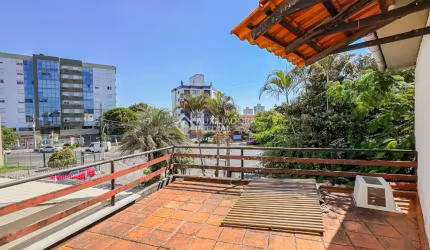 Casa com 4 quartos à venda na Avenida Benno Mentz, 782, Vila Ipiranga, Porto Alegre, 340 m2 por R$ 790.000