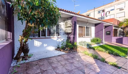Casa em condomínio fechado com 3 quartos à venda na Rua Ministro Oliveira Lima, 405, São Sebastião, Porto Alegre, 180 m2 por R$ 699.000