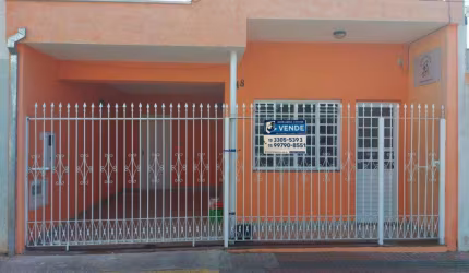 Casa a venda no Centro de Tatuí a 200m da praça da Matriz.
