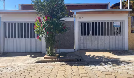 Casa espaçosa a venda no Centro de Tatuí/SP.