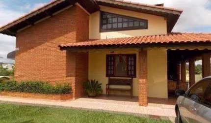 Belíssima casa térrea a venda no condomínio Ninho Verde I Eco Residence - com 3 dormitórios e piscina