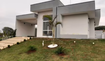 Linda casa no condomínio Ninho Verde I Eco Residence - Porangaba/SP.