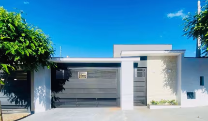 Casa com 3 quartos, sendo 01 suíte, 154 m², à venda por R$ 780.000