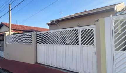 Casa á Venda em Iperó com 190m², 03 dormitórios, Bairro Centro - Iperó/SP