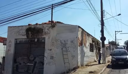 Oportunidade Exclusiva no Coração de Tatuí!  Terreno com Comércio para Reformar