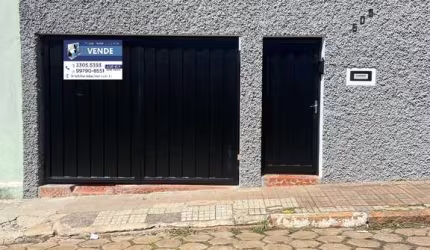 Excelente casa para locação no Centro de Tatuí, a apenas 100 metros da Rua Onze de Agosto