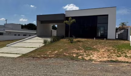 Casa Térrea com 3 Quartos à Venda no Ninho Verde I – 164 m² – R$ 680.000