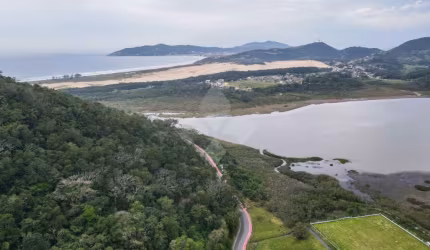 Terreno em condomínio fechado à venda na Grp 401, 1, Costa Do Macacu, Garopaba por R$ 700.000