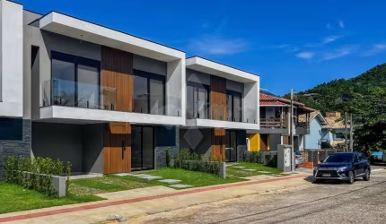 Casa em condomínio fechado com 3 quartos à venda na Sebastião Messias de Souza, 1, Centro, Garopaba por R$ 1.490.000