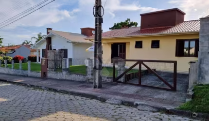Casa com 3 quartos à venda na Ilha de São Miguel, 100, Ambrósio, Garopaba por R$ 680.000