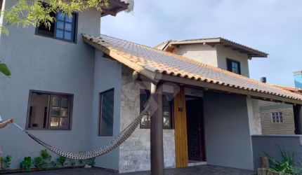Casa em condomínio fechado com 2 quartos à venda na Joaquina Abreu de Araujo, 174, Centro, Garopaba por R$ 890.000