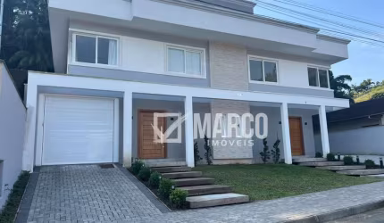 Casa com 3 quartos para alugar na Rua Timbó, 125, Centro, Pomerode, 180 m2 por R$ 3.900