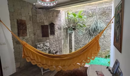 Grande casa extremamente bem localizada em Capim Macio, lado sombra e com todos os itens de lazer para sua família.