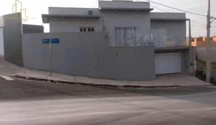 Casa à venda no Jardim Taquaral com 3 quartos