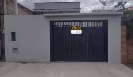 Belíssima Casa Térrea à Venda em Salto/SP – Próxima ao Centro!!
