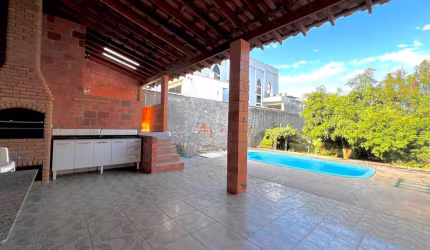 Casa 3 Quartos com Suíte e Piscina no Jardim das Nações em Salto/SP