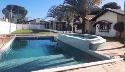 VENDE-SE BELÍSSIMA CASA NO CONDOMÍNIO RESIDENCIAL HARAS SÃO LUÍS – SALTO/SP.