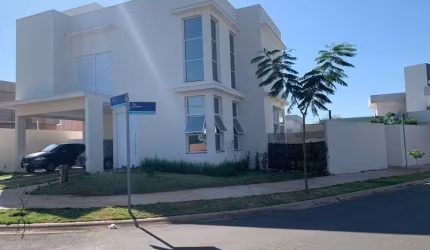 Sobrado com 3 Dormitórios no Condomínio Lagos D'Icaraí