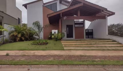 Sobrado à Venda no Residencial Lagos D’Icaraí com 3 Dormitórios e Piscina