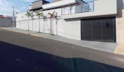 Belíssima Casa no Novo São Pedro com 1 Suíte e 2 Vagas