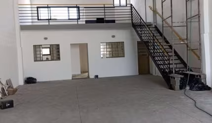 Barracão / Galpão / Depósito para alugar na Avenida Padroeira, 202, Jardim São Gabriel II, Salto por R$ 5.000