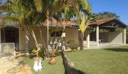 Chácara à venda no Condomínio Fechado Village Haras São Luiz com 3 quartos!