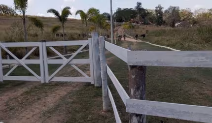 VENDE-SE BELÍSSIMO SÍTIO EM PORTO FELIZ - SP