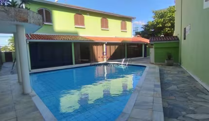 Sobrado em Condomínio com Piscina em Caraguatatuba, Próximo à Praia
