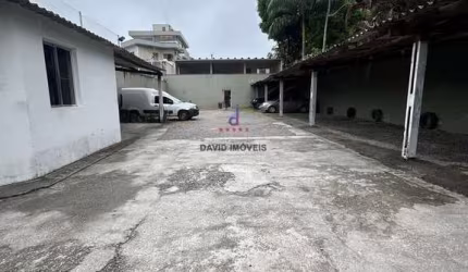 Área para locação no Centro com 625m² total e 150m² construídos